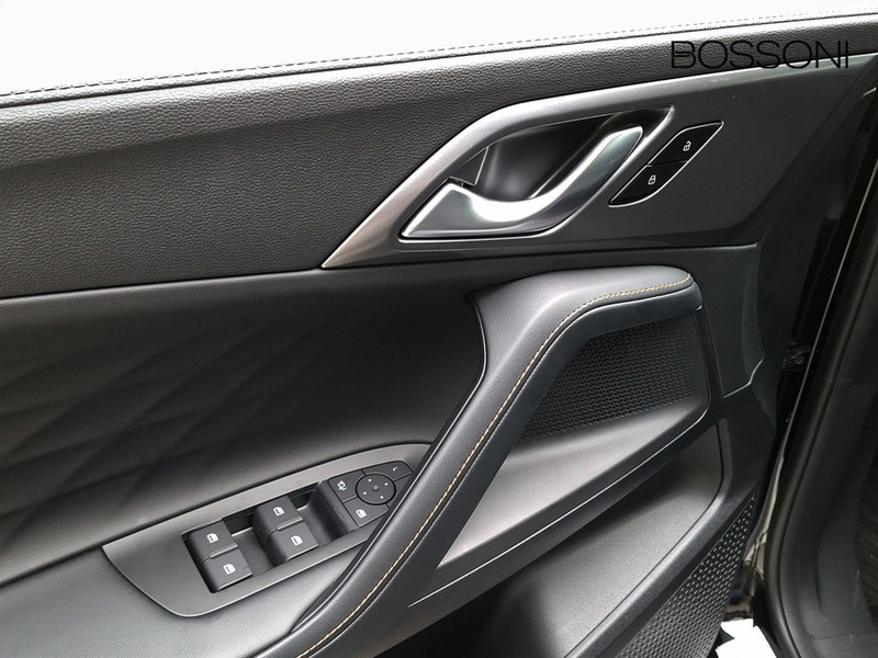 19 - Mg HS 1.5 phev luxury auto