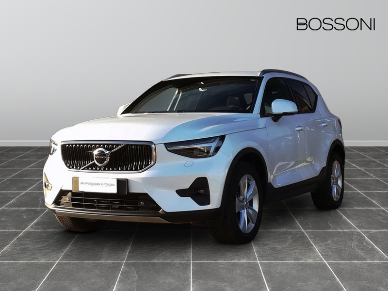 1 - Volvo XC40 2.0 b3 core automatico