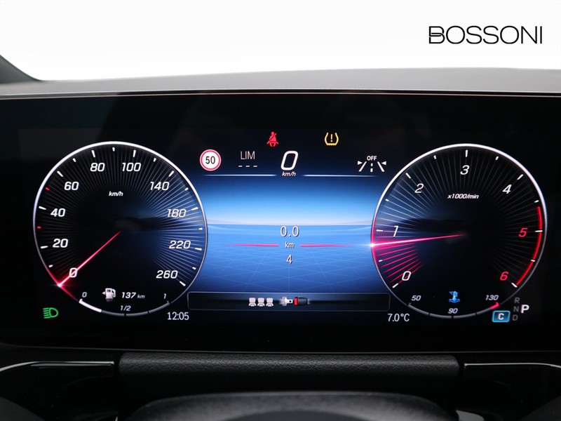 7 - Mercedes GLA 200 d amg line premium 8g-dct