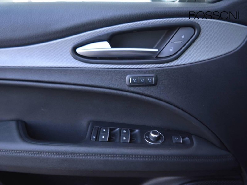 13 - Alfa Romeo Stelvio 2.2 turbo 210cv veloce q4 at8