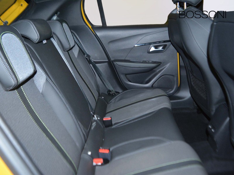 7 - Peugeot 208 5 porte 1.2 puretech gt s&s