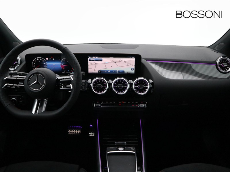 13 - Mercedes GLA 200 d amg line premium 8g-dct