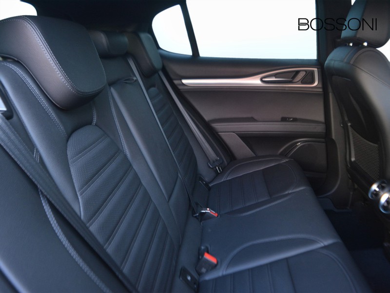 7 - Alfa Romeo Stelvio 2.2 turbo 210cv veloce q4 at8
