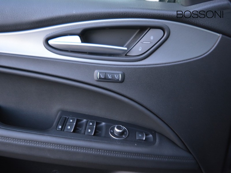 13 - Alfa Romeo Stelvio 2.2 turbo 210cv veloce q4 at8