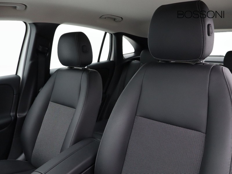 7 - Mercedes GLA 180 business extra 7g-dct