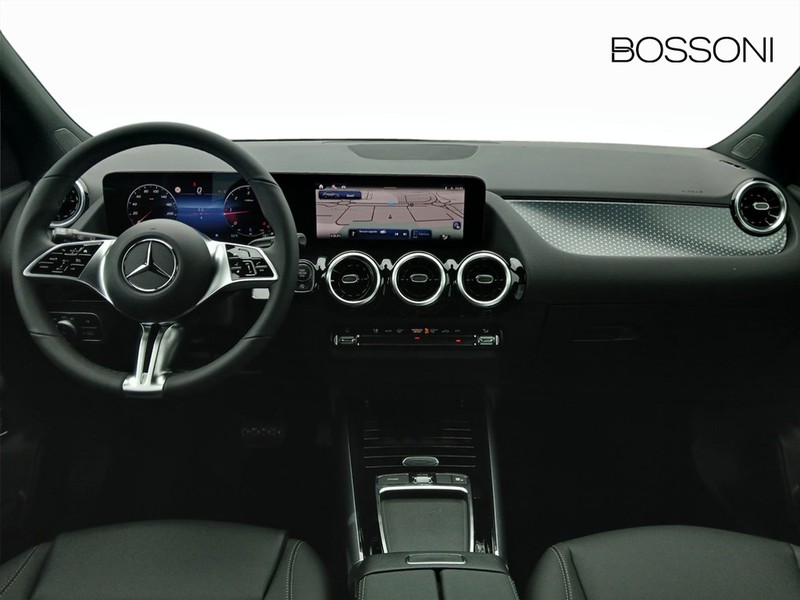 13 - Mercedes GLA 180 d progressive advanced 8g-dct