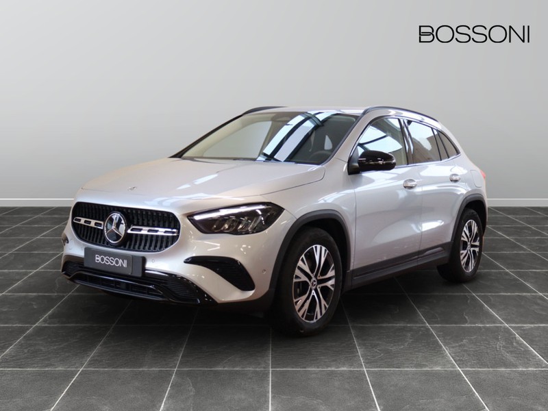1 - Mercedes GLA 200 d progressive extra 8g-dct