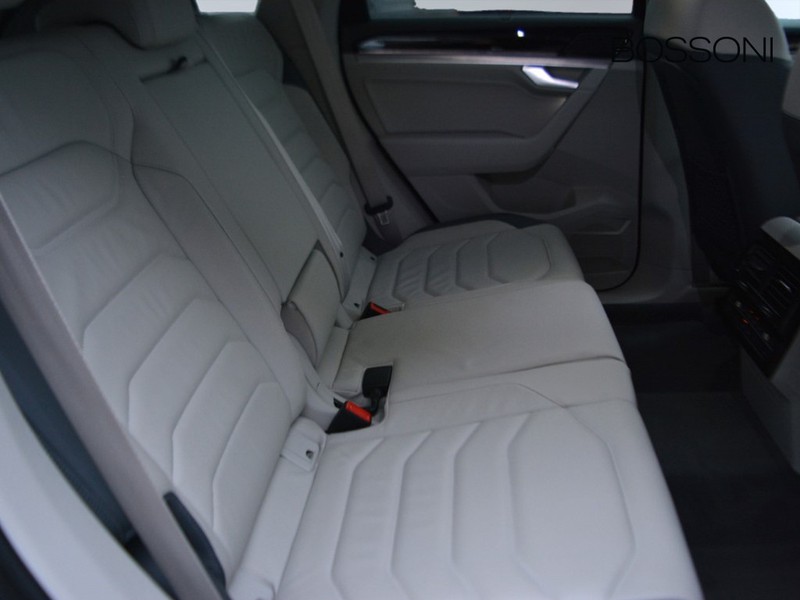 7 - Volkswagen Touareg 3.0 v6 tdi scr 231cv elegance 4motion tiptronic