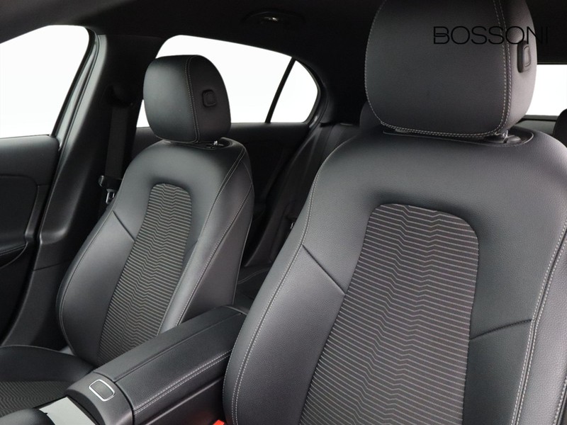 7 - Mercedes Classe A 250 e plug in hybrid (e eq-power) sport 8g-dct