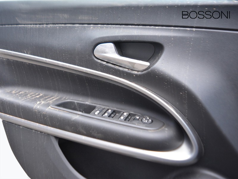 13 - Jeep Avenger 1.2 turbo 100cv summit fwd