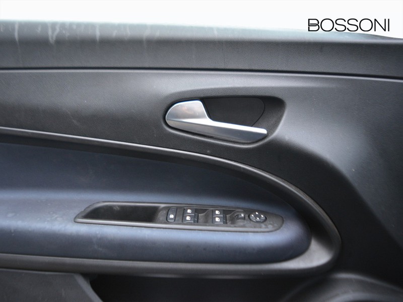 13 - Alfa Romeo Junior 1.2 hybrid 145cv ibrida edct6