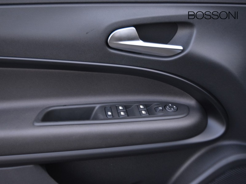 13 - Alfa Romeo Junior 1.2 hybrid 145cv ibrida q4 edct6