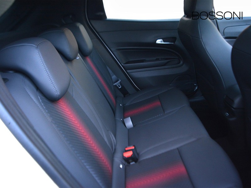 7 - Alfa Romeo Junior 1.2 hybrid 145cv ibrida q4 edct6