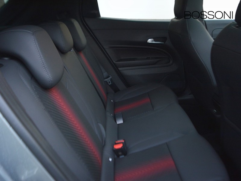 7 - Alfa Romeo Junior 1.2 hybrid 145cv ibrida q4 edct6