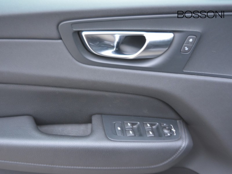 13 - Volvo XC60 2.0 b4 momentum pro automatico