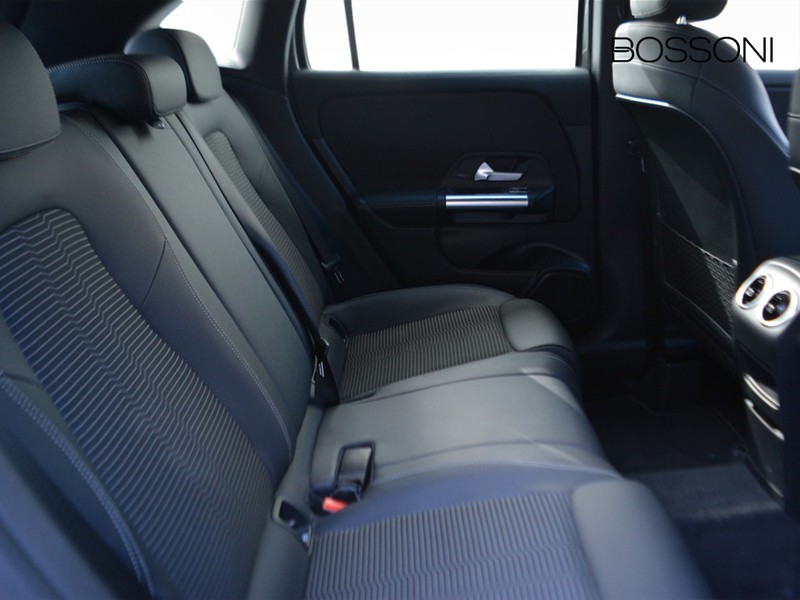 7 - Mercedes GLA 200 d sport plus 8g-dct