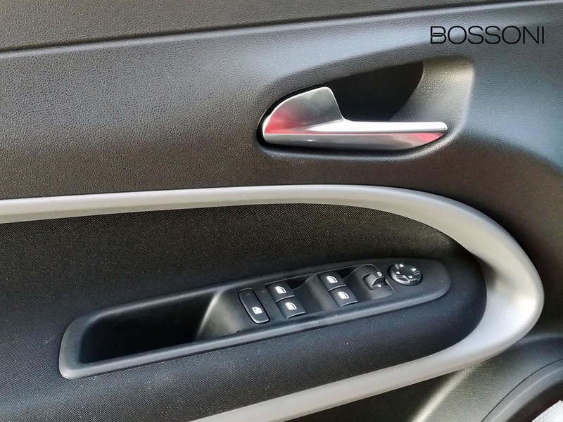 19 - Jeep Avenger 1.2 turbo 100cv longitude fwd