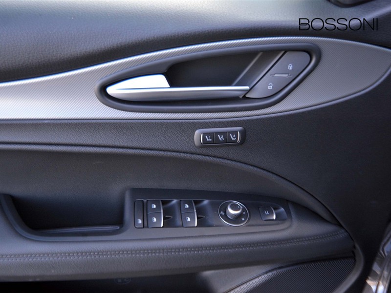 13 - Alfa Romeo Stelvio 2.2 turbo 210cv veloce q4 at8