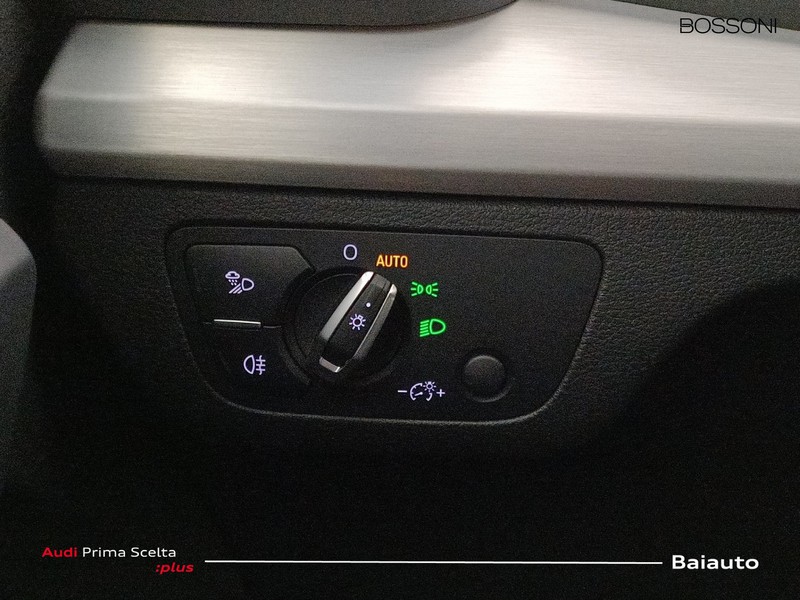 19 - Audi Q5 sportback 40 2.0 tdi mhev 12v s line quattro s tronic