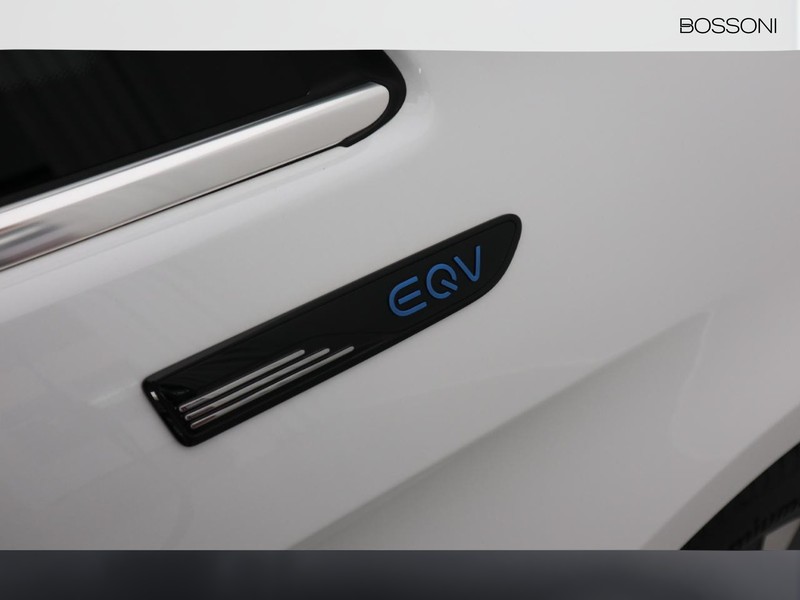 19 - Mercedes Vans EQV long 300