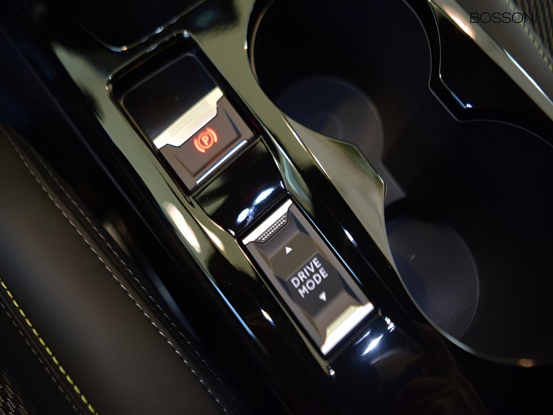 13 - Peugeot e-208 51 kwh gt