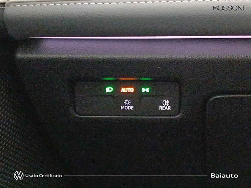 13 - Volkswagen Passat 2.0 tdi scr evo 150cv business dsg