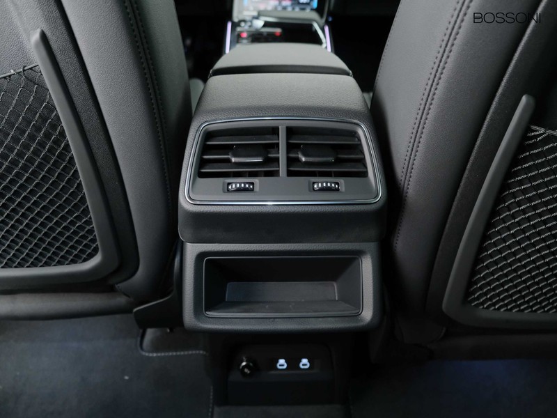37 - Audi Q8 e-tron 50 business advanced quattro
