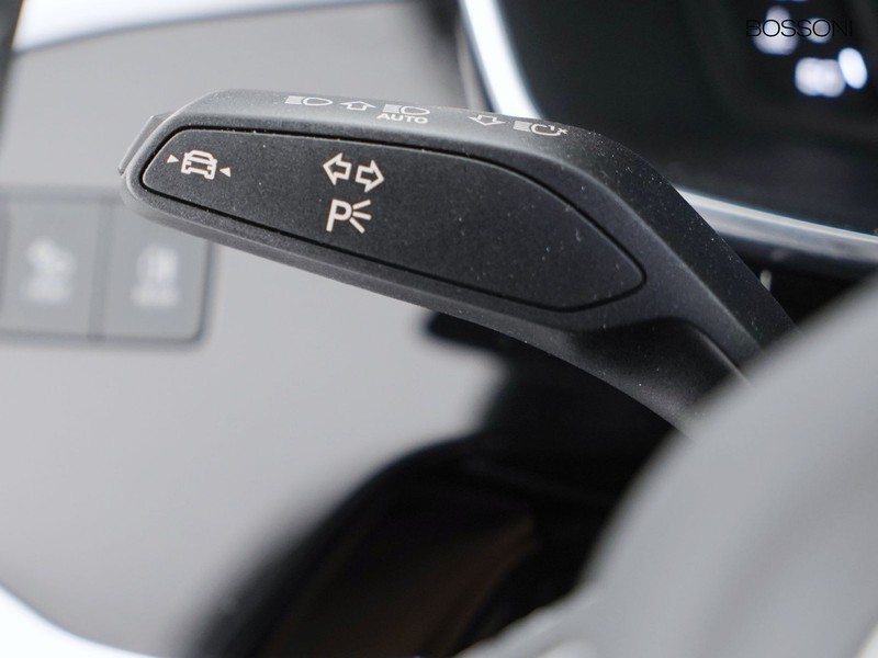 25 - Audi Q3 35 2.0 tdi s line edition s tronic