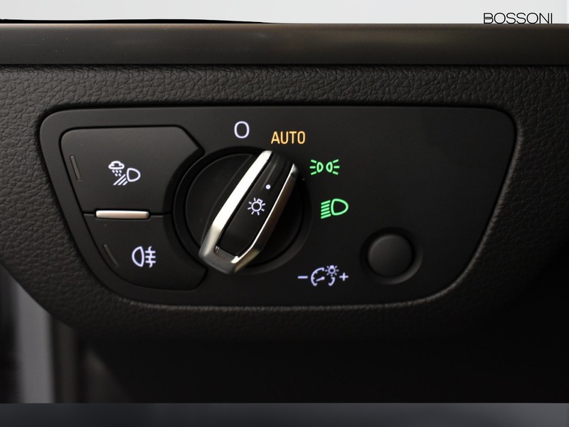 19 - Audi Q5 sportback 40 2.0 tfsi mhev 12v business advanced quattro s tronic