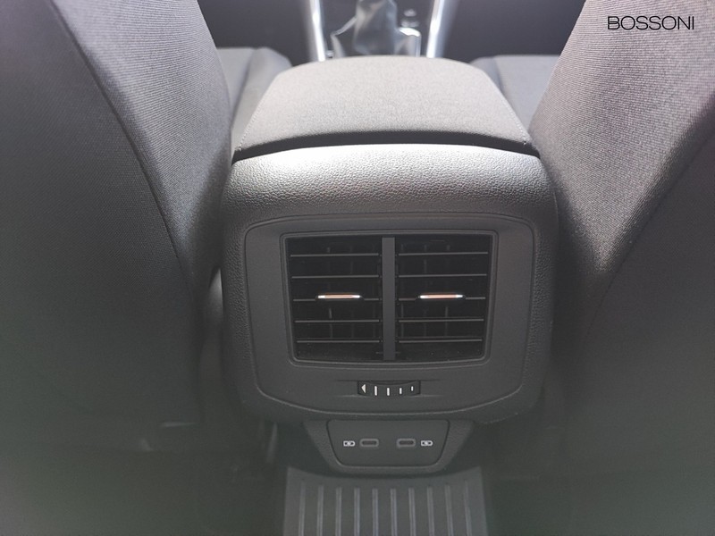 13 - Volkswagen T-Roc 2.0 tdi scr 115cv style