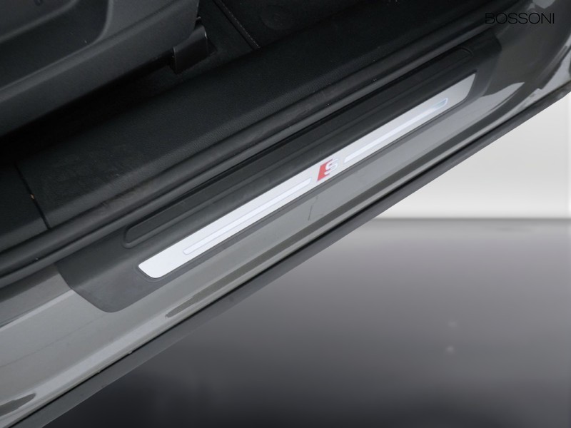 19 - Audi Q5 sportback 40 2.0 tdi mhev 12v s line quattro s tronic