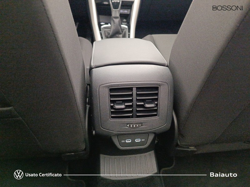 13 - Volkswagen T-Roc cabriolet 1.0 tsi 110cv style