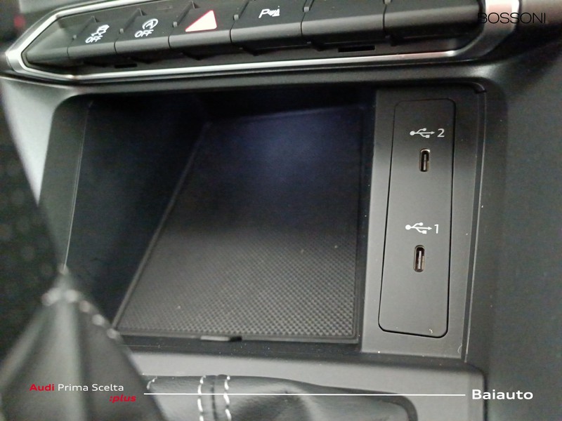 13 - Audi Q3 35 2.0 tdi s line edition s tronic