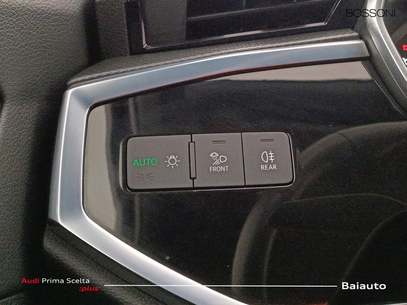 19 - Audi Q3 35 2.0 tdi s line edition s tronic