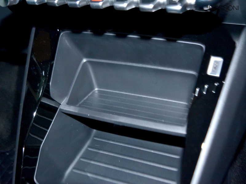 19 - Peugeot 208 1.2 hybrid 48v 110cv style e-dcs6