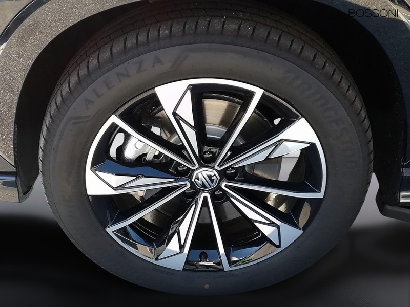 13 - Mg HS 1.5 phev luxury auto