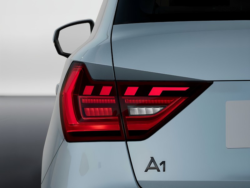 7 - Audi A1 sportback 30 1.0 tfsi 116cv s line edition s tronic