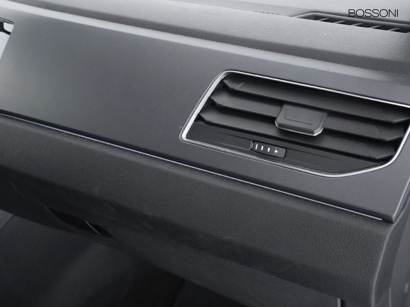 19 - Volkswagen Taigo 1.0 tsi 115cv r-line