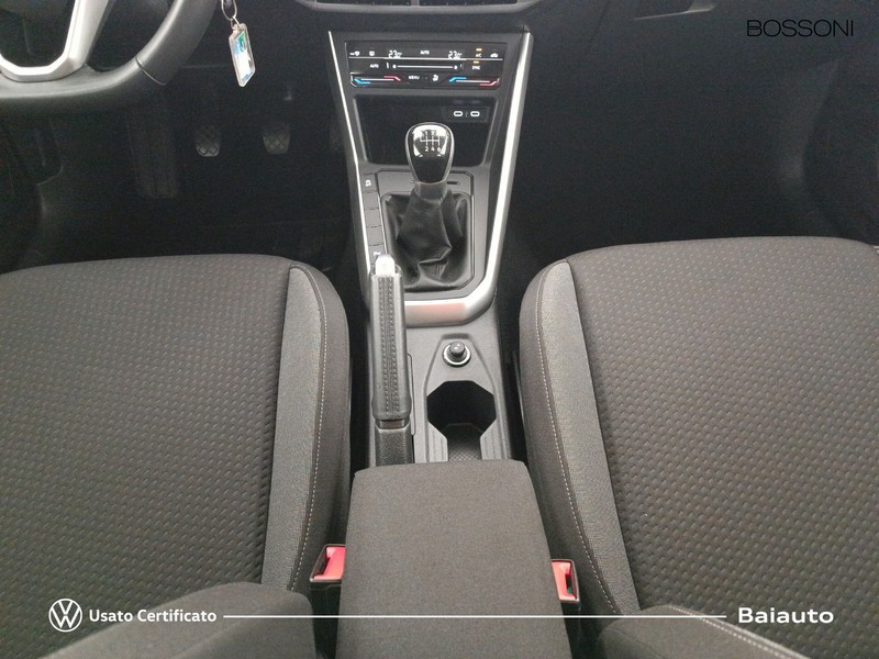 13 - Volkswagen Taigo 1.0 tsi 115cv life