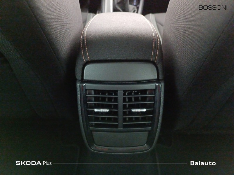 13 - Skoda Kamiq 1.0 tsi 110cv scoutline