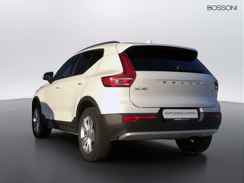 7 - Volvo XC40 2.0 b3 core automatico