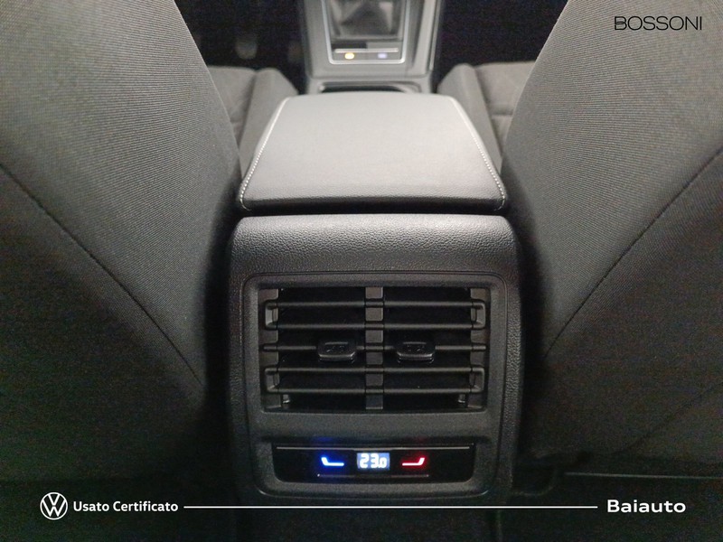 13 - Volkswagen Golf 2.0 tdi scr 115cv life