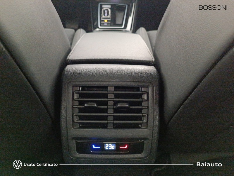 13 - Volkswagen Golf 2.0 tdi scr 150cv style dsg