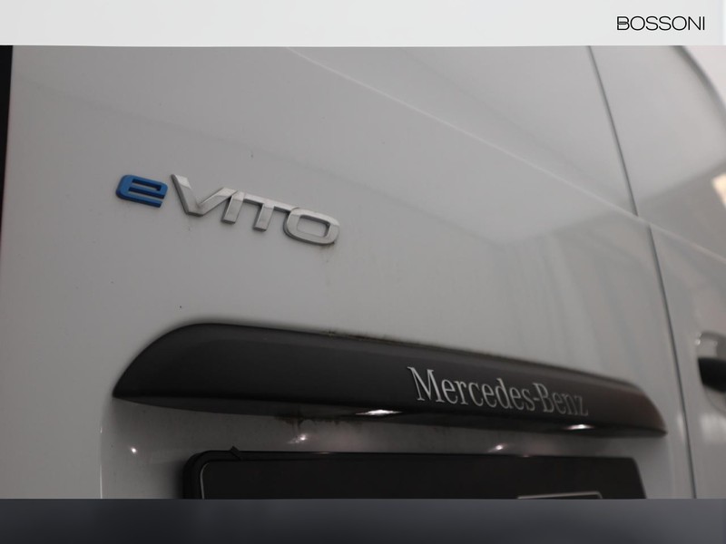 7 - Mercedes Vans Vito efurgone long 35kwh