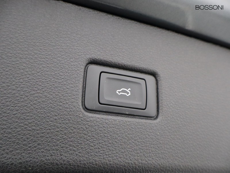 19 - Audi Q5 sportback 40 2.0 tdi mhev 12v s line plus quattro s tronic