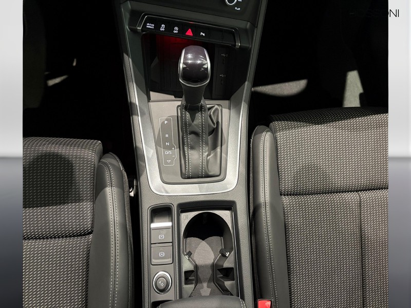 13 - Audi Q3 35 2.0 tdi business advanced s tronic