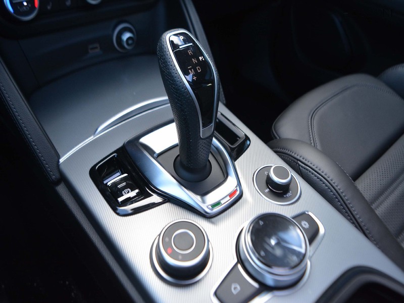 19 - Alfa Romeo Stelvio 2.2 turbo 210cv veloce q4 at8