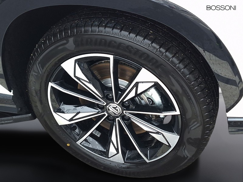 13 - Mg HS 1.5 phev luxury auto