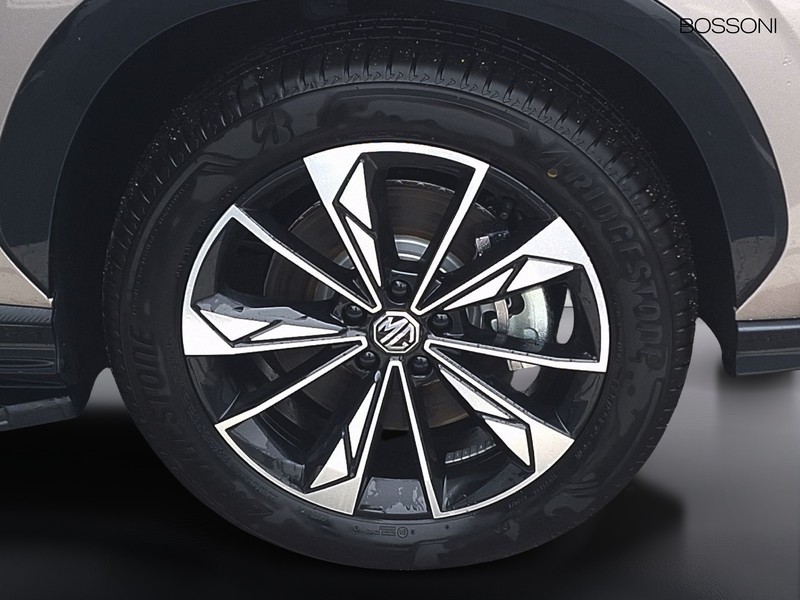 13 - Mg HS 1.5 phev luxury auto