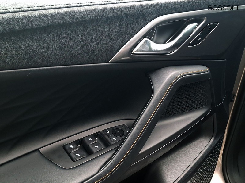 19 - Mg HS 1.5 phev luxury auto